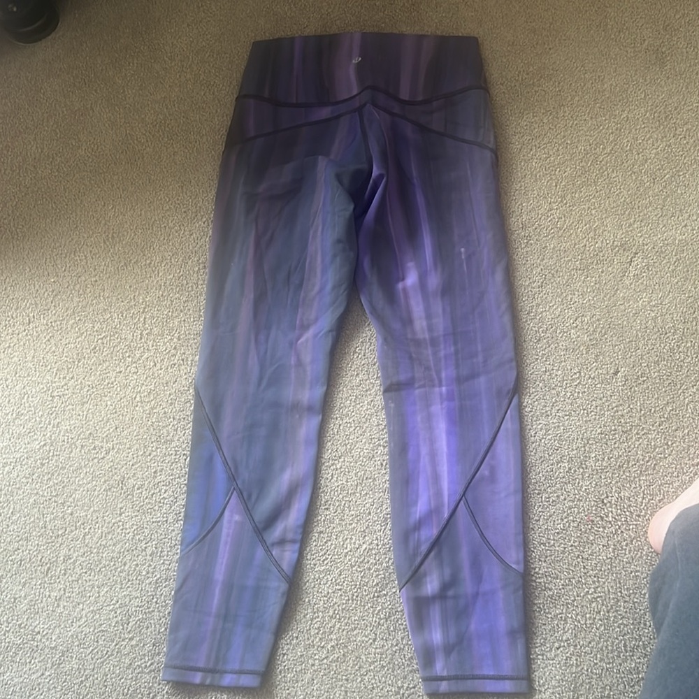 Ladies Lululemon In Movement Tight! - Picture 2 of 9